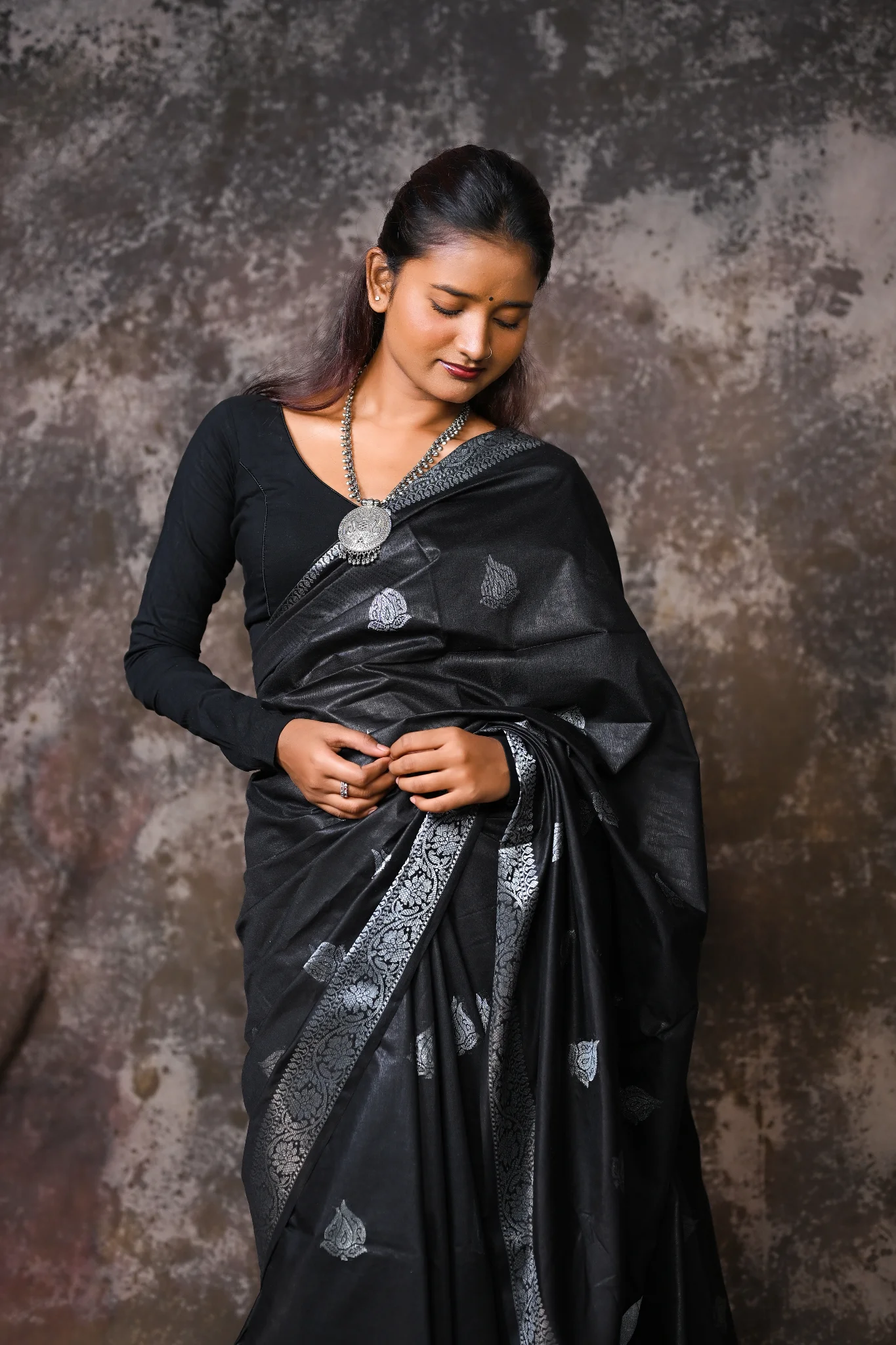 Black glam saree product